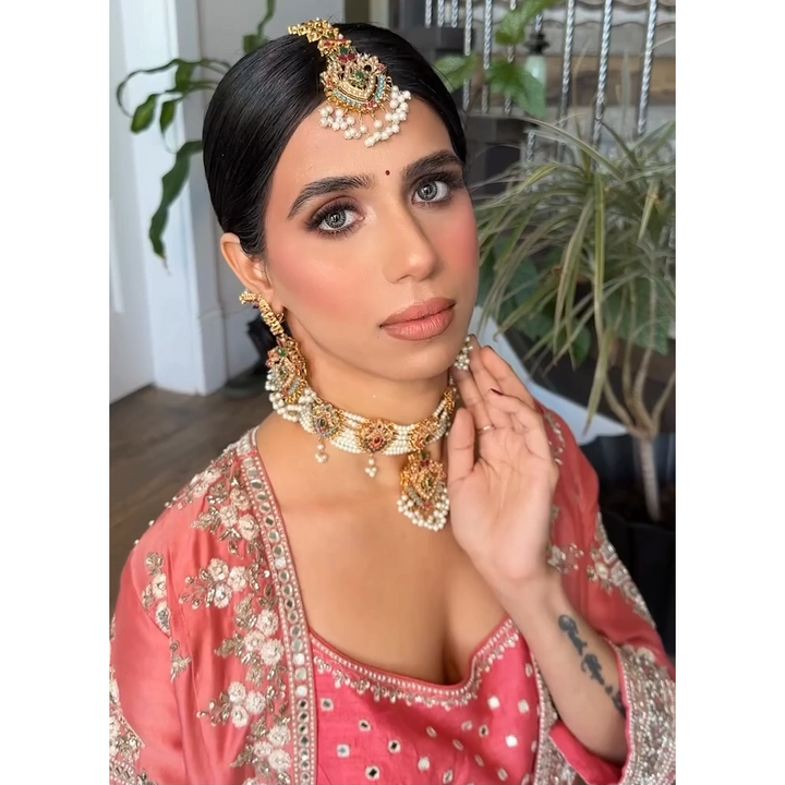 Laela Choker Look