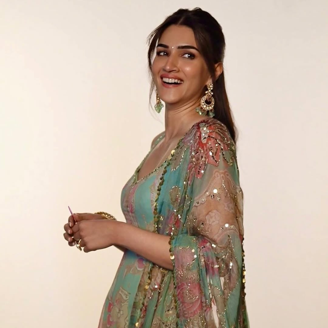 Kriti Sanon Look