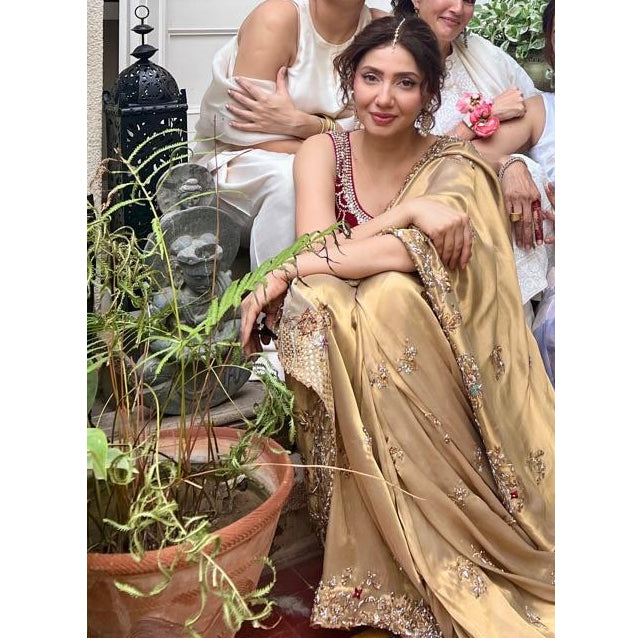 Mahira's Festive Look