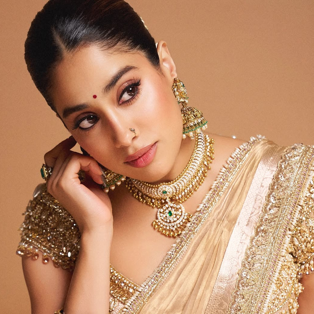Janhvi's Glam Look