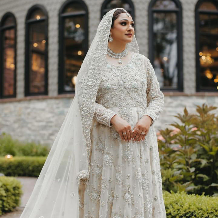 Veena Look - CZ