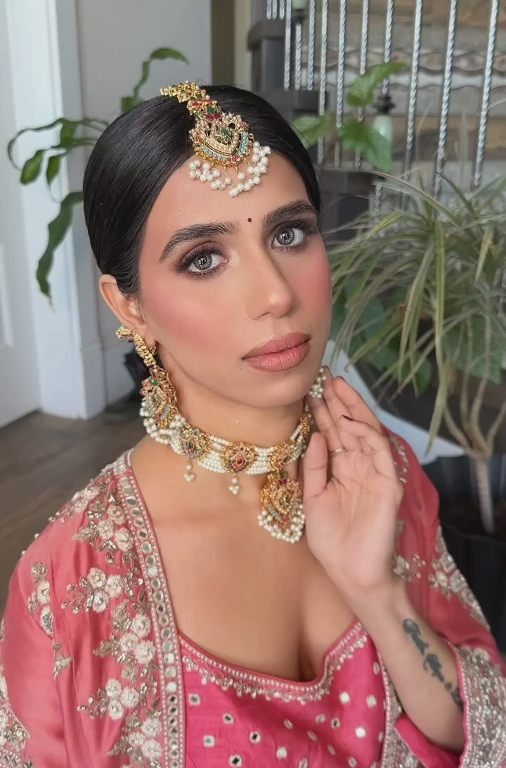 Laela Choker Look