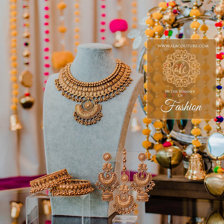 Tavisha Set