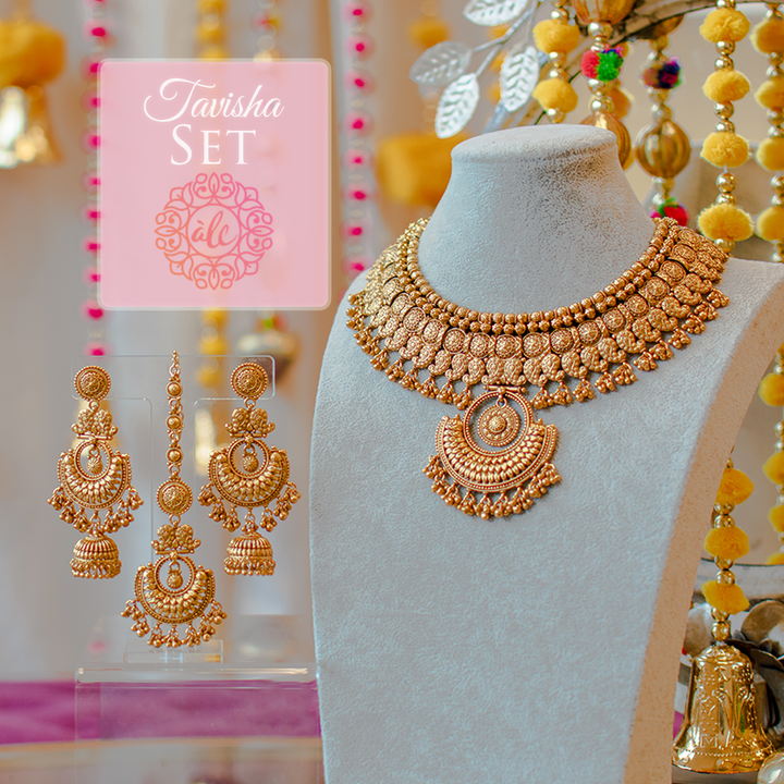 Tavisha Set