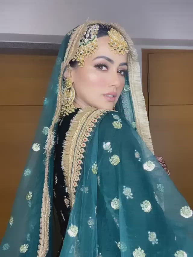 Sana Khan Look