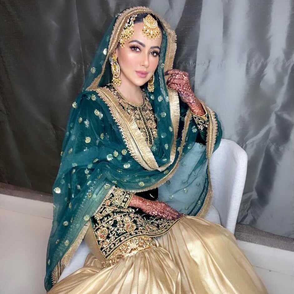 Sana Khan Look