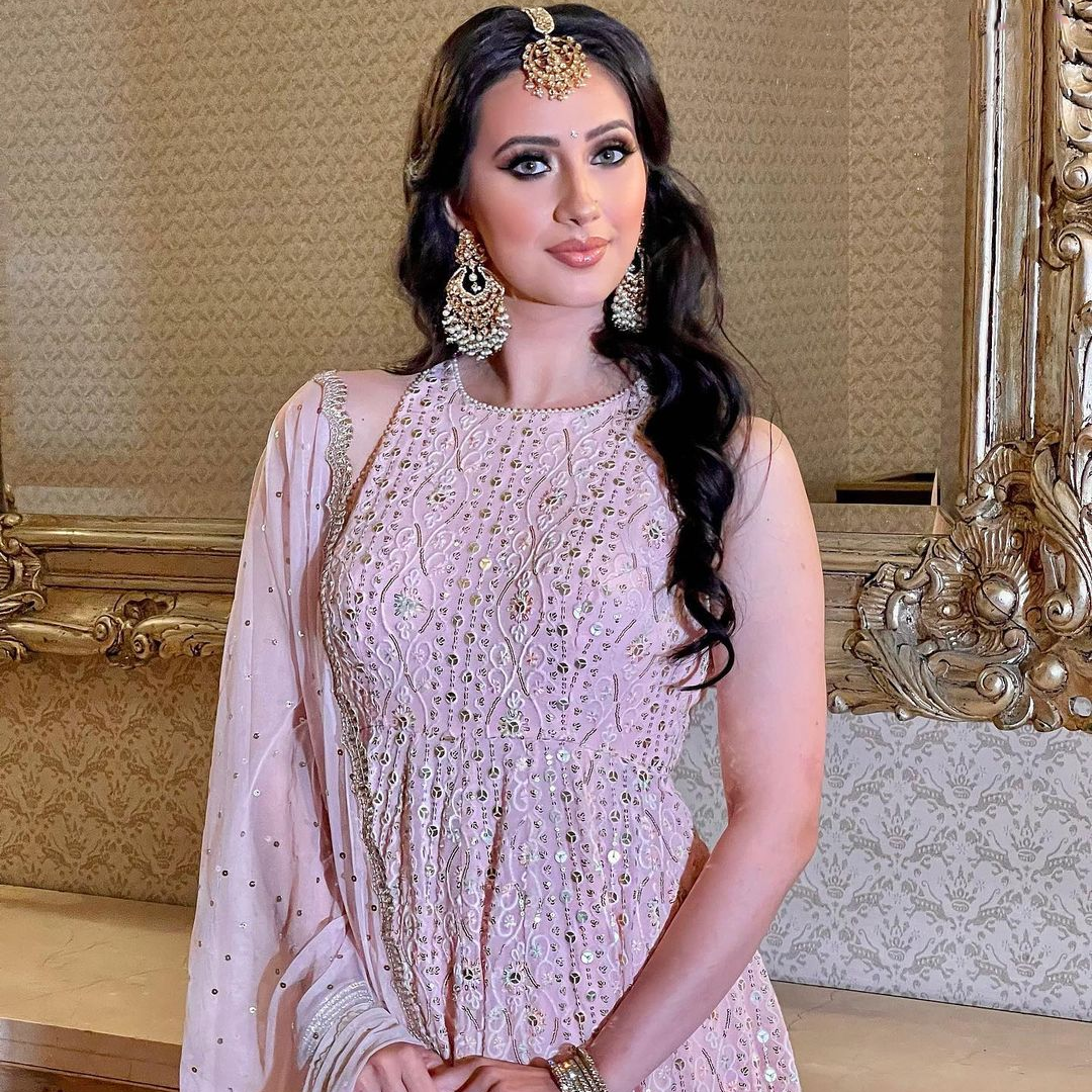 Amna Look